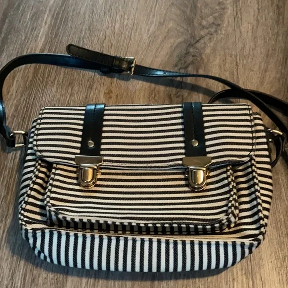🦋4/$25 Cute Crossbody Purse - Picture 4 of 13